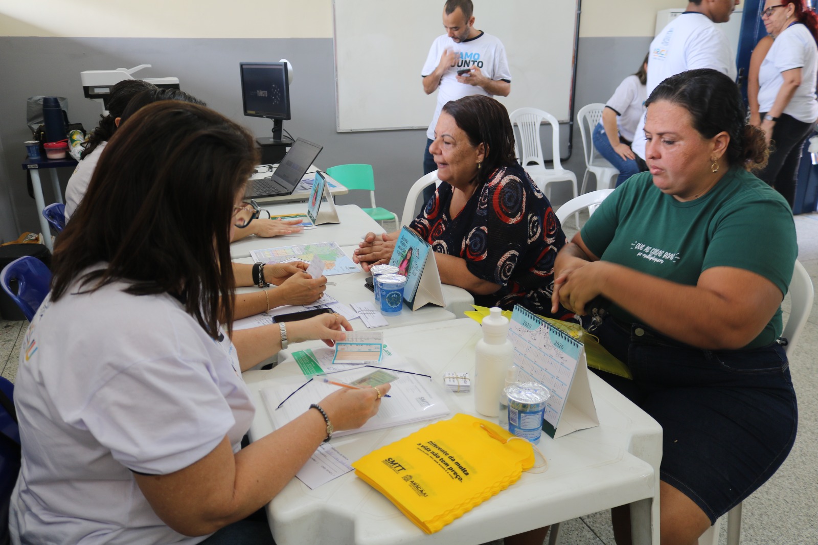 Tamo Junto Aracaju: moradores do José Conrado de Araújo são beneficiados com atendimento facilitado dos serviços da SMTT - SMTT Aracaju